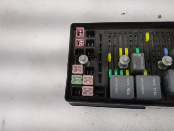 2005-2006 Ford Mustang Fusebox Fuse Box Panel Relay Module P/N:3F2T-14B192-CA W381891236, 3F2T-14B192-AA Fits Fits 2005 2006 OEM Used Auto Parts