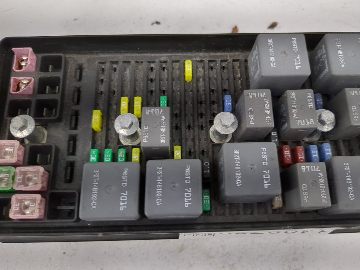 2005-2006 Ford Mustang Fusebox Fuse Box Panel Relay Module P/N:3F2T-14B192-CA W381891236, 3F2T-14B192-AA Fits Fits 2005 2006