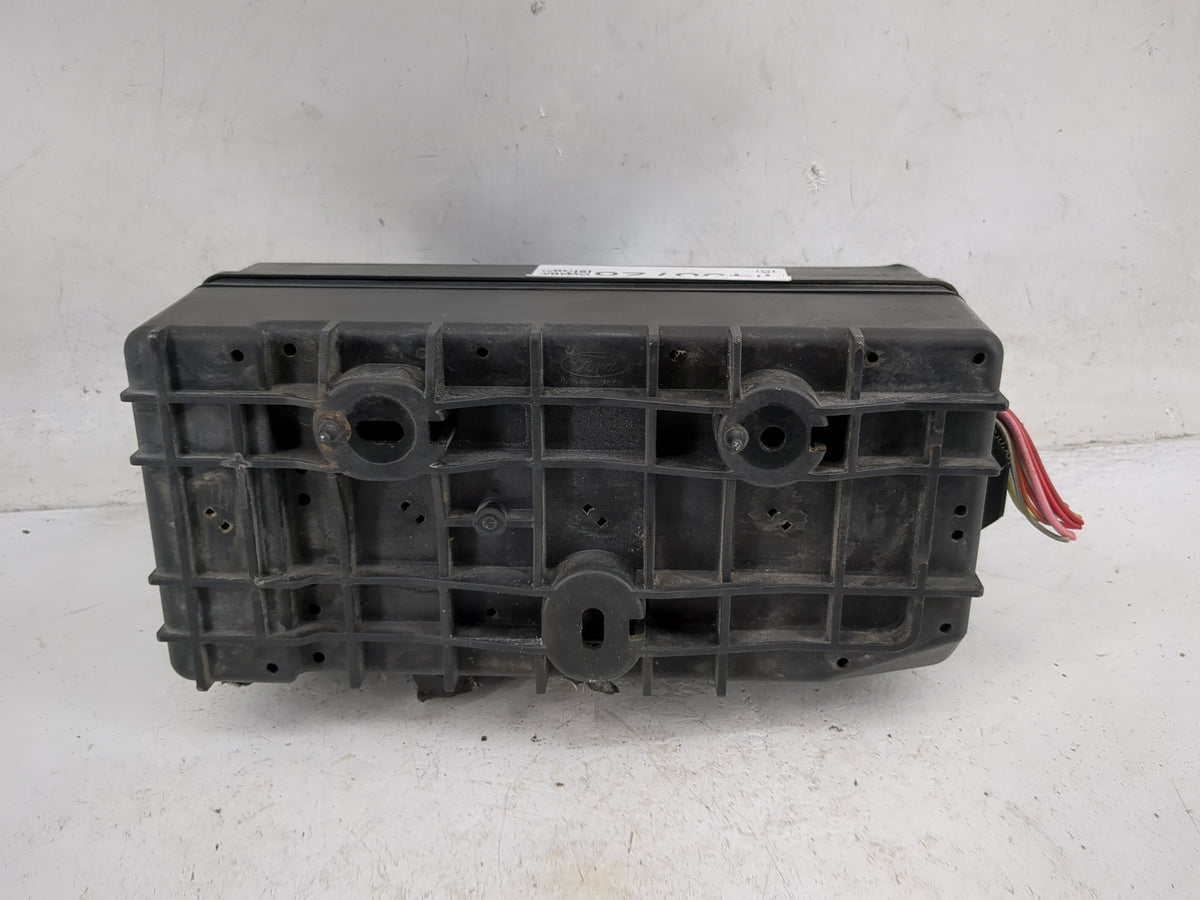 2005-2006 Ford Mustang Fusebox Fuse Box Panel Relay Module P/N:3F2T-14B192-CA W381891236, 3F2T-14B192-AA Fits Fits 2005 2006