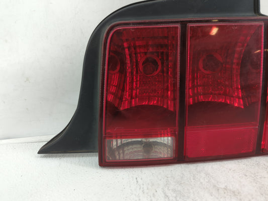 2005-2009 Ford Mustang Tail Light Assembly Passenger Right OEM P/N:8R33-13B504-AB 8R33-13B504-AA Fits OEM Used Auto Parts