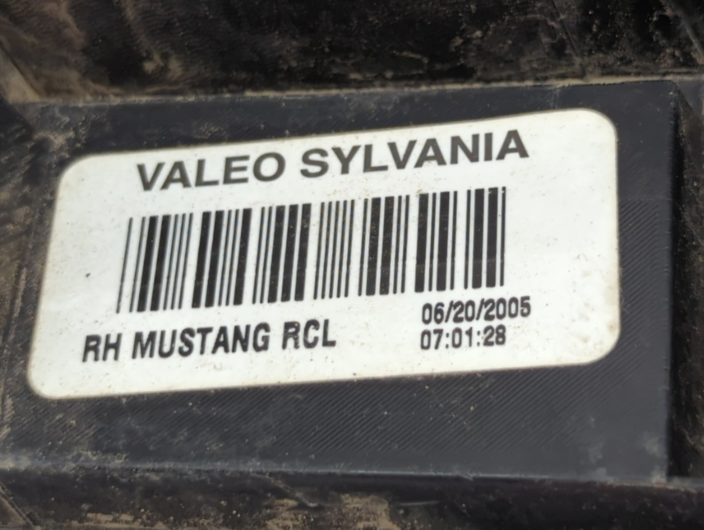 2005-2009 Ford Mustang Tail Light Assembly Passenger Right OEM P/N:8R33-13B504-AB 8R33-13B504-AA Fits OEM Used Auto Parts - 