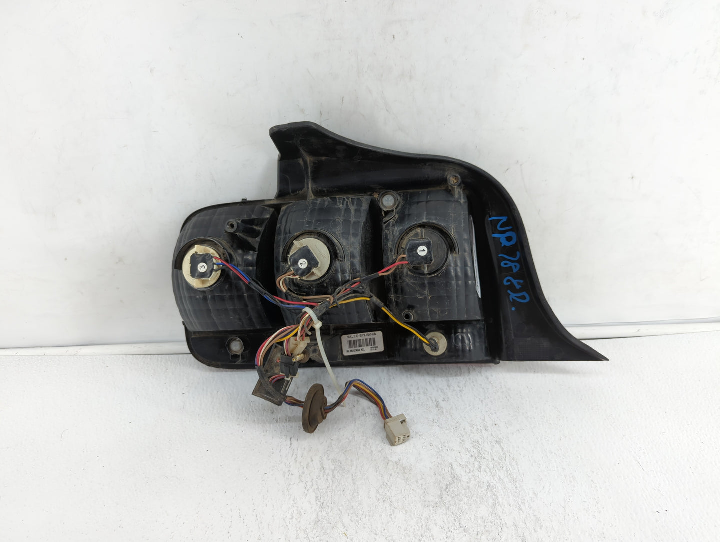 2005-2009 Ford Mustang Tail Light Assembly Passenger Right OEM P/N:8R33-13B504-AB 8R33-13B504-AA Fits OEM Used Auto Parts - 