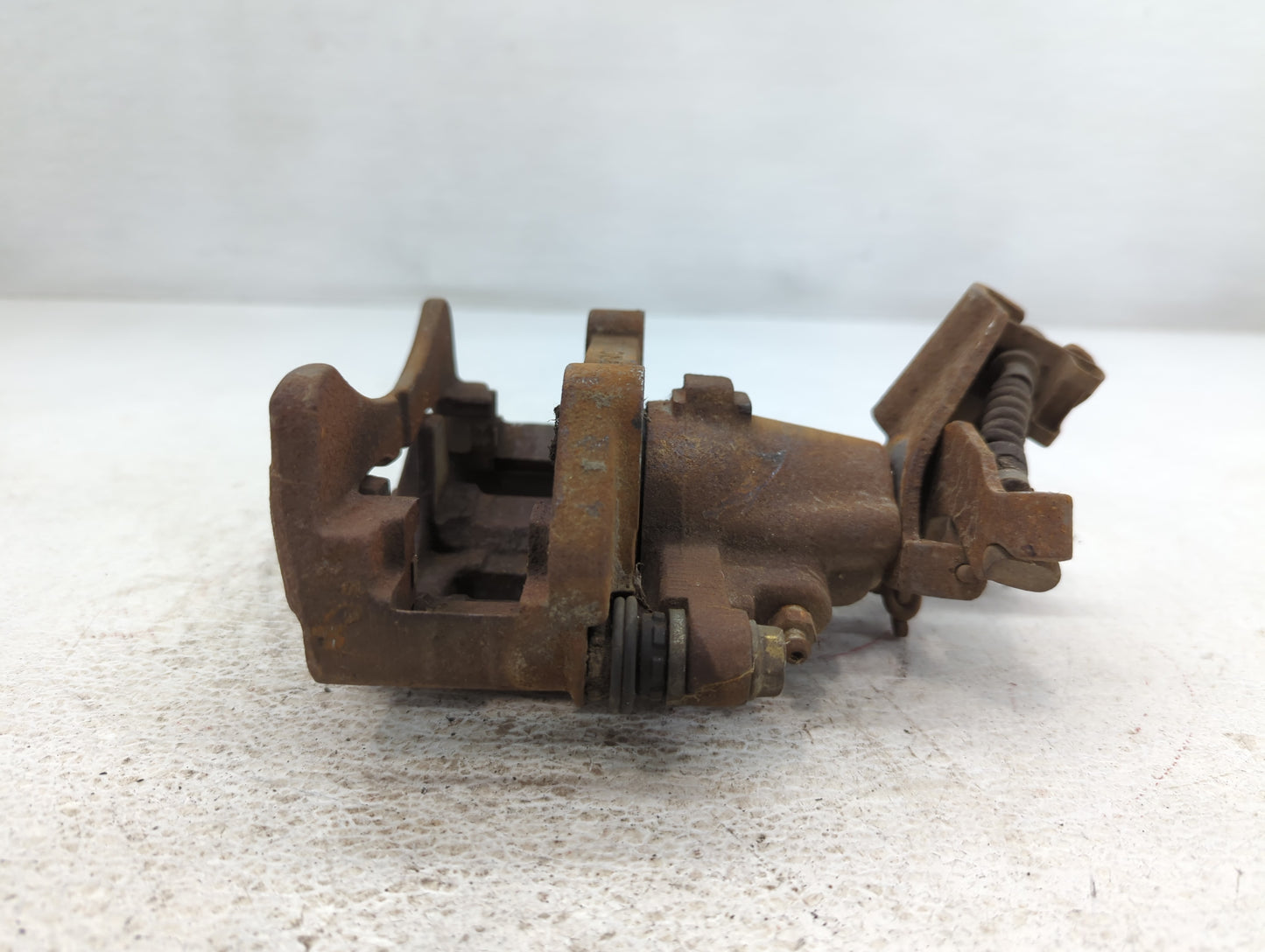 2005-2014 Ford Mustang Front Passenger Right Brake Caliper - Oemusedautoparts1.com