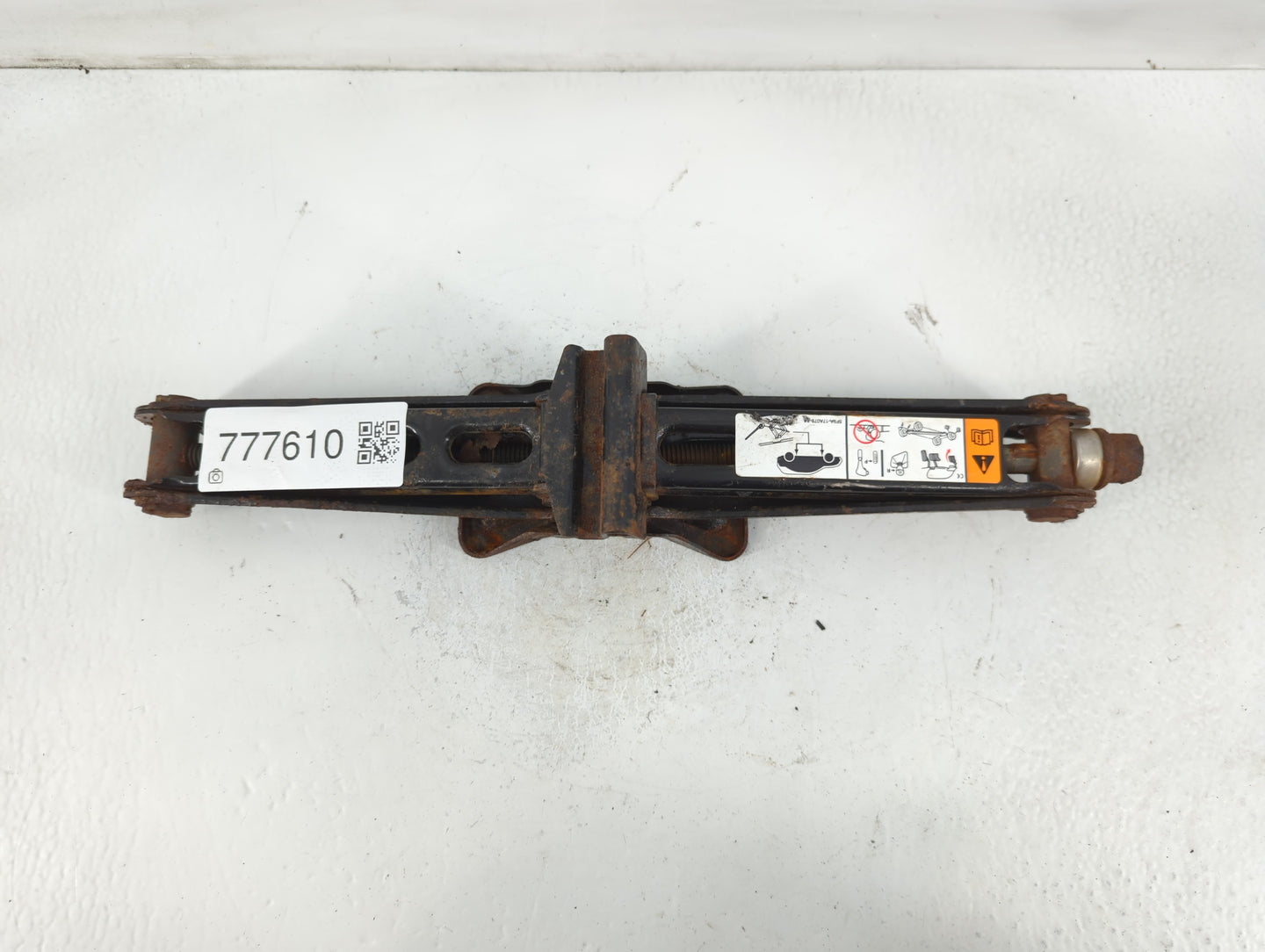 2005 Ford Mustang Spare Scissor Car Jack - Oemusedautoparts1.com