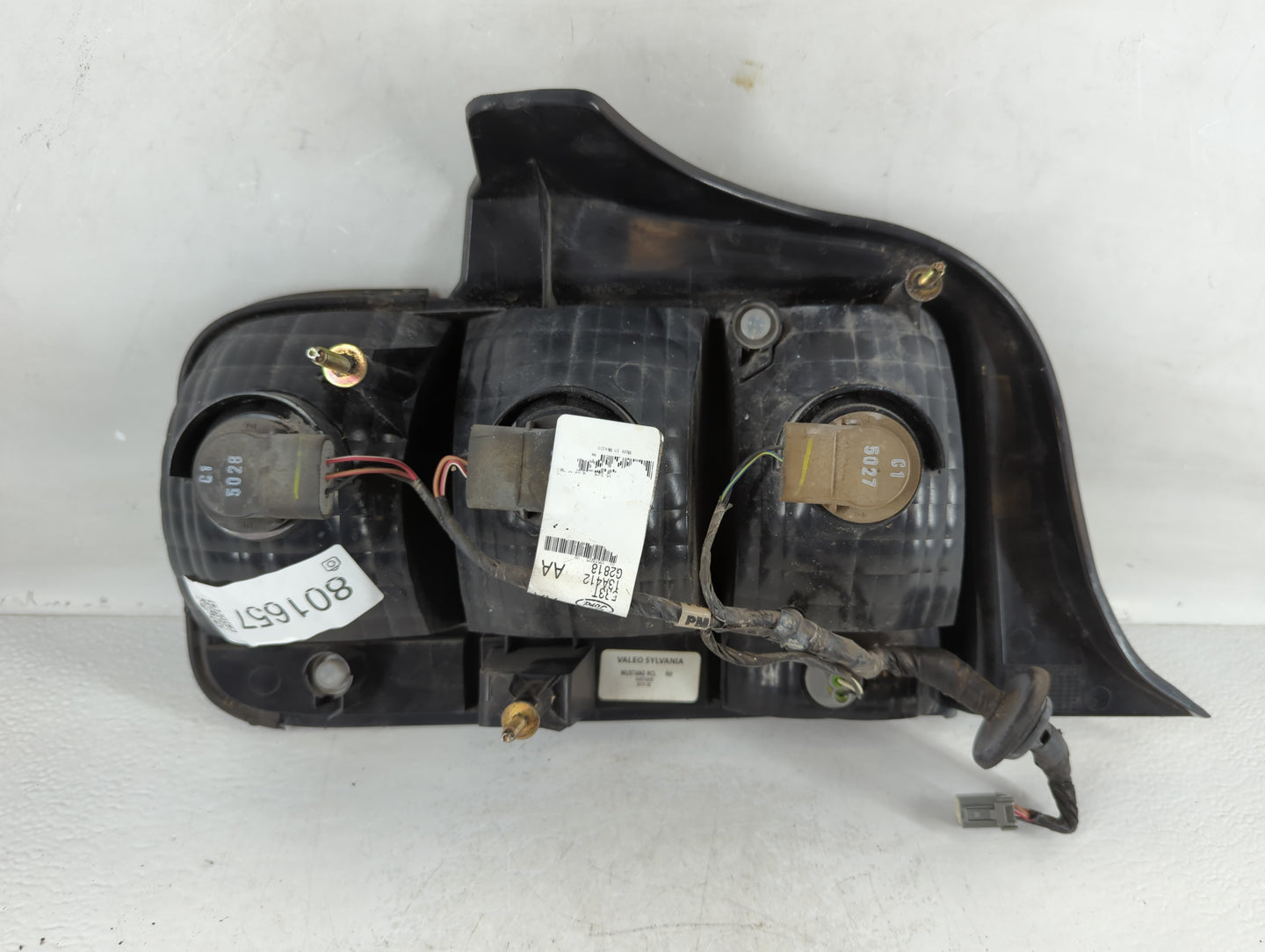 2005-2009 Ford Mustang Tail Light Assembly Passenger Right OEM P/N:5R3T 13A412 G2818 Fits Fits 2005 2006 2007 2008 2009 OEM 