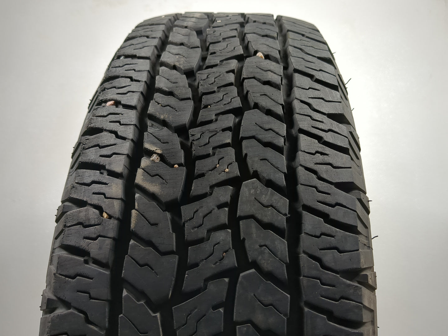 Used Tire 235/70R16 GOODYEAR TRAILMARK 104T - Tread Depth 9/32 - Oemusedautoparts1.com