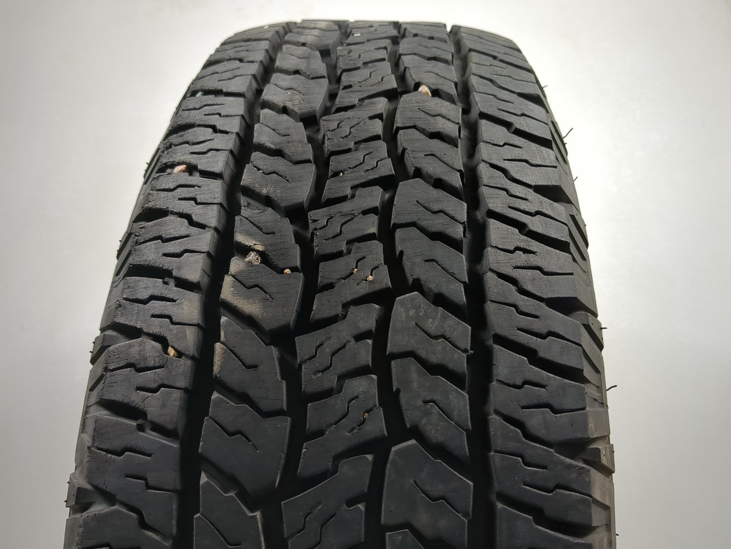 Used Tire 235/70R16 GOODYEAR TRAILMARK 104T - Tread Depth 9/32 - Oemusedautoparts1.com