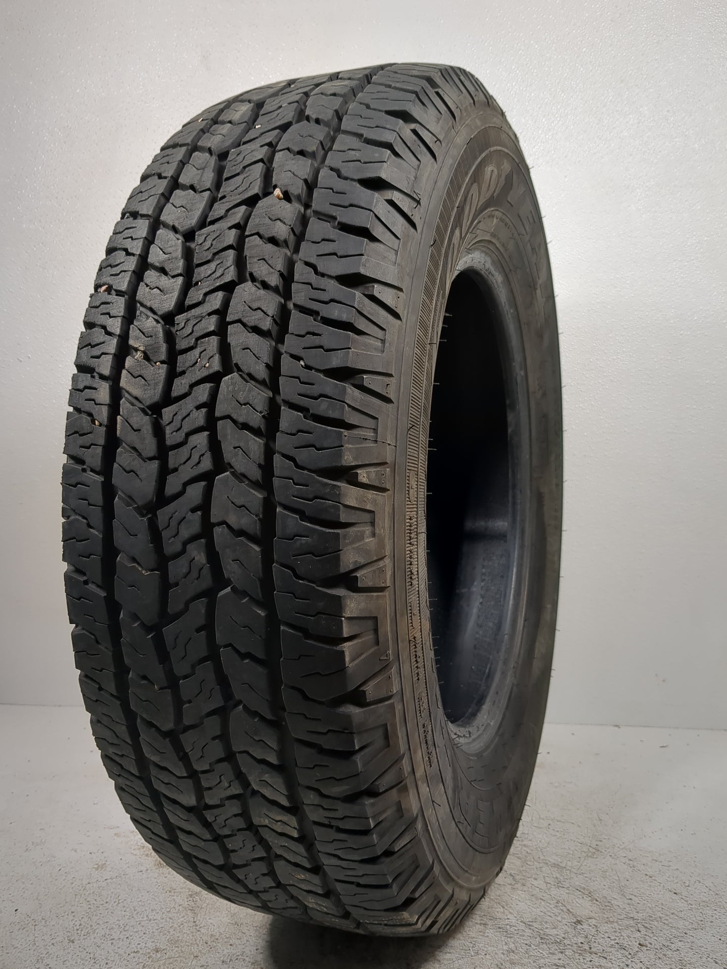Used Tire 235/70R16 GOODYEAR TRAILMARK 104T - Tread Depth 9/32 - Oemusedautoparts1.com