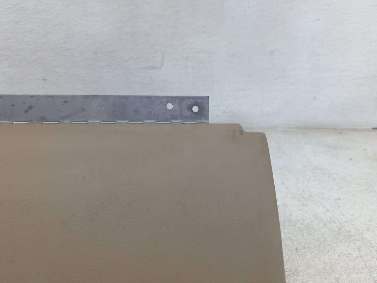 2005 Ford Ranger Passenger Glove Box Door Storage Compartment 1482643 - Oemusedautoparts1.com