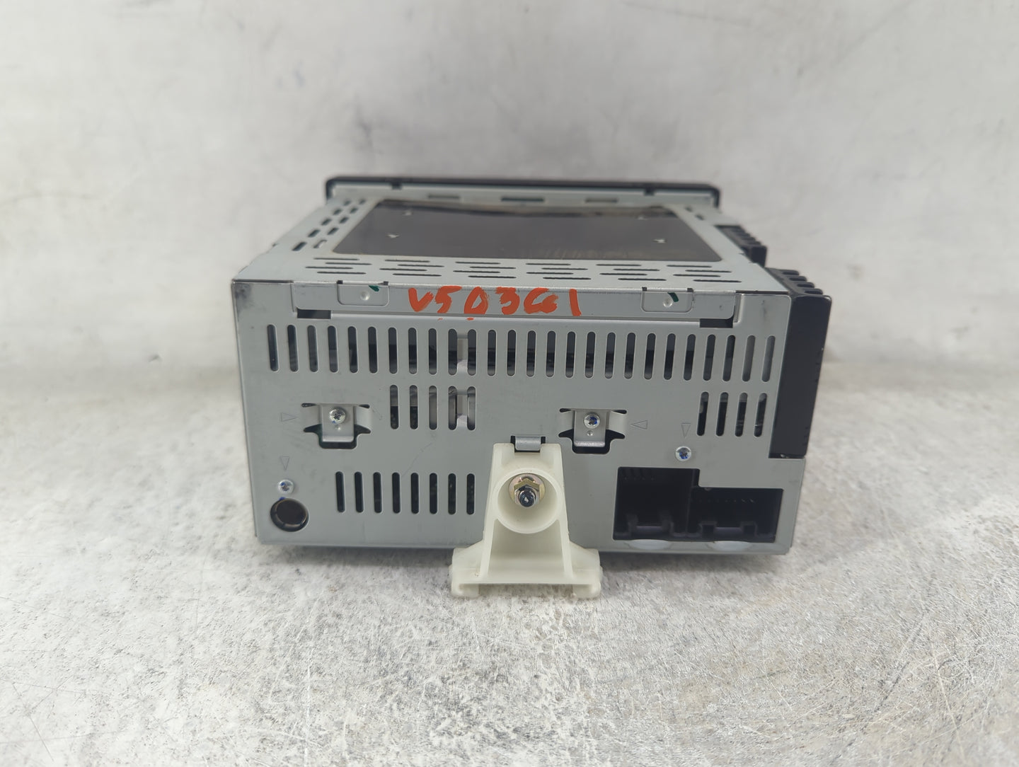 2005 Ford Ranger Radio AM FM Cd Player Receiver Replacement P/N:5L5T-18C869-AA DEH-2237ZF-02 Fits OEM Used Auto Parts - Oemu