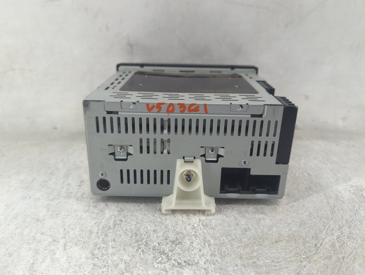 2005 Ford Ranger Radio AM FM Cd Player Receiver Replacement P/N:5L5T-18C869-AA DEH-2237ZF-02 Fits OEM Used Auto Parts - Oemu