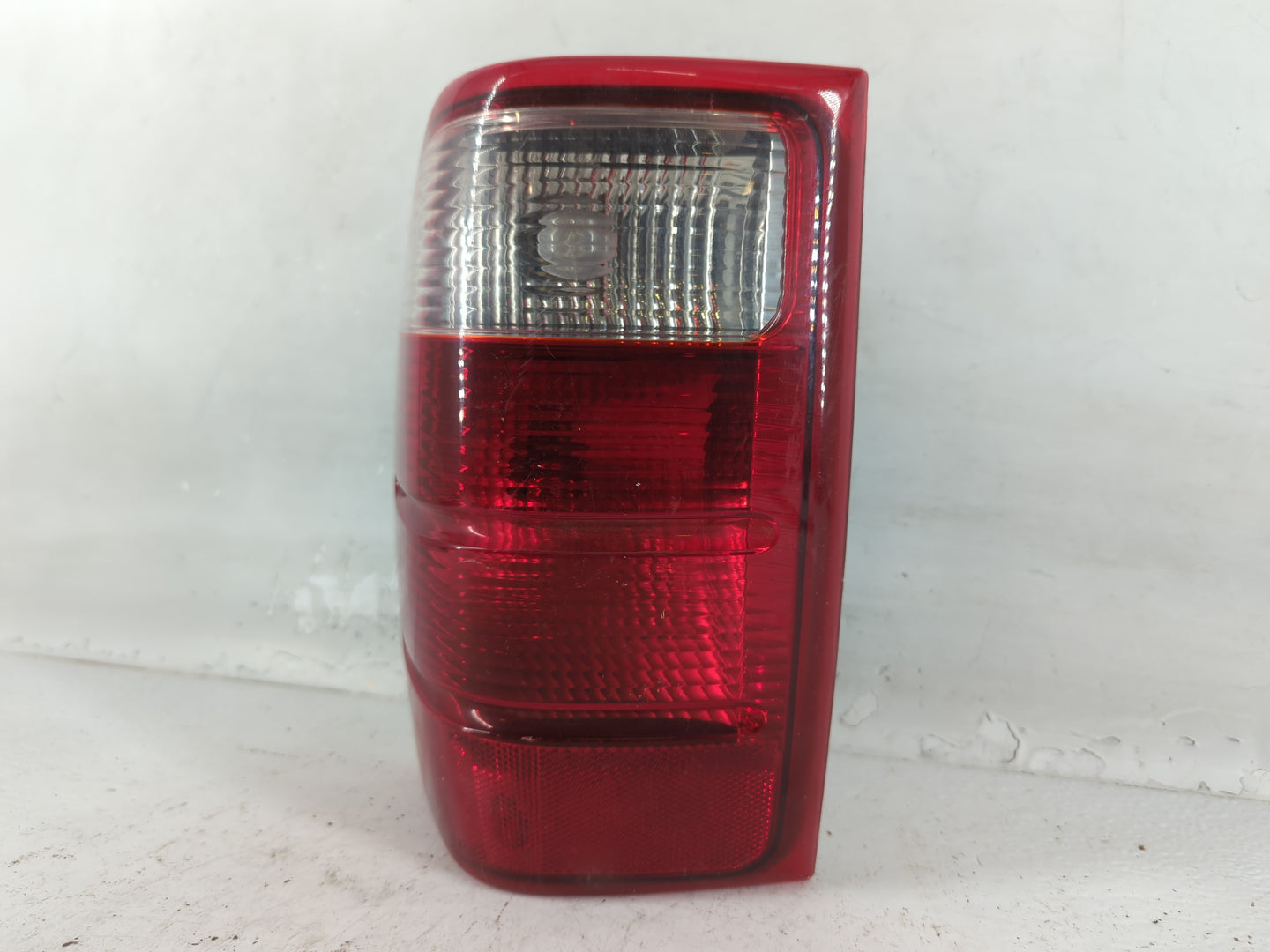 2005-2007 Ford Ranger Tail Light Assembly Driver Left OEM P/N:44ZH-1507 1L5X-13B505-B Fits Fits 2005 2006 2007 OEM Used Auto