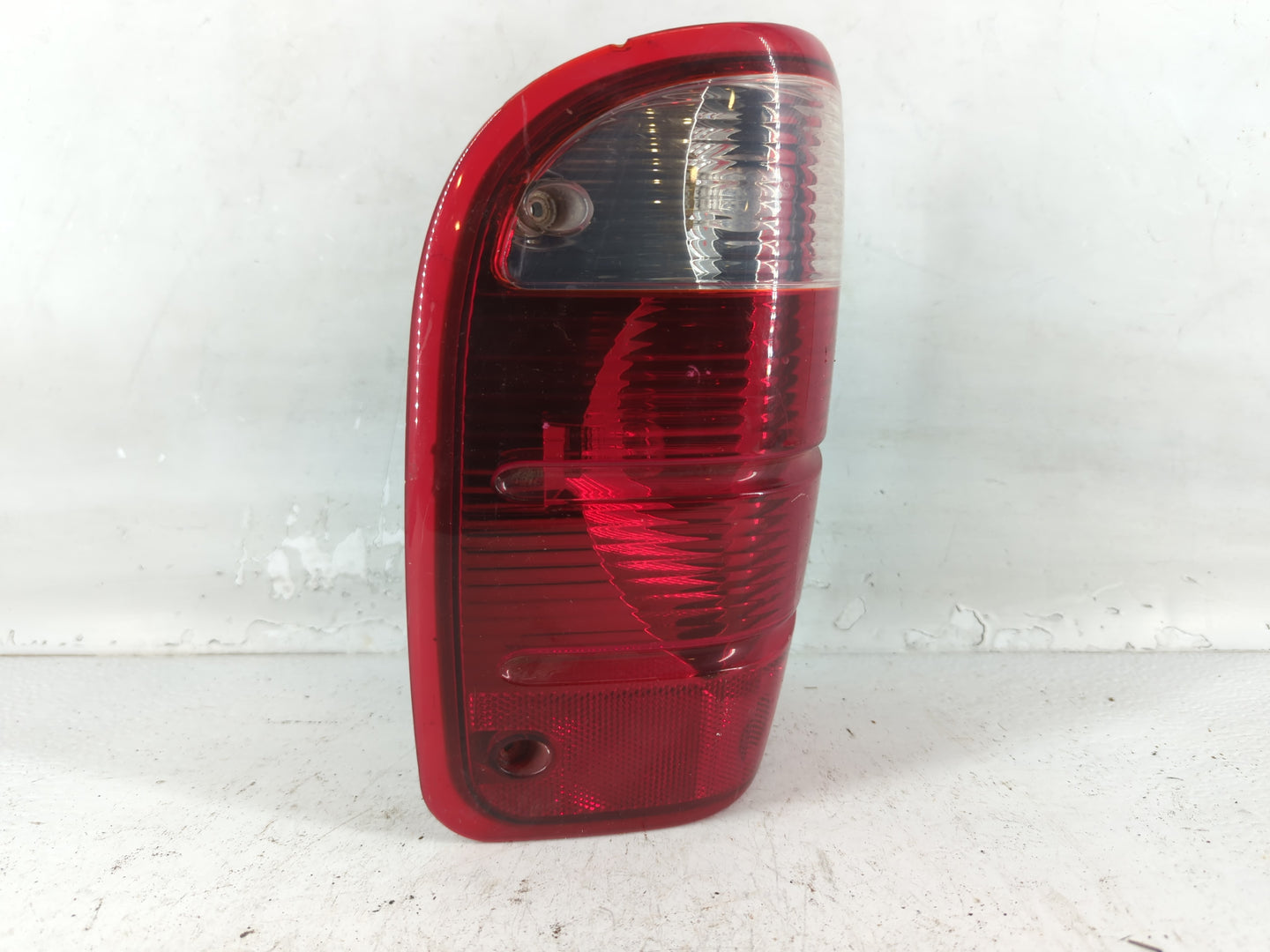 2005-2007 Ford Ranger Tail Light Assembly Driver Left OEM P/N:44ZH-1507 1L5X-13B505-B Fits Fits 2005 2006 2007 OEM Used Auto