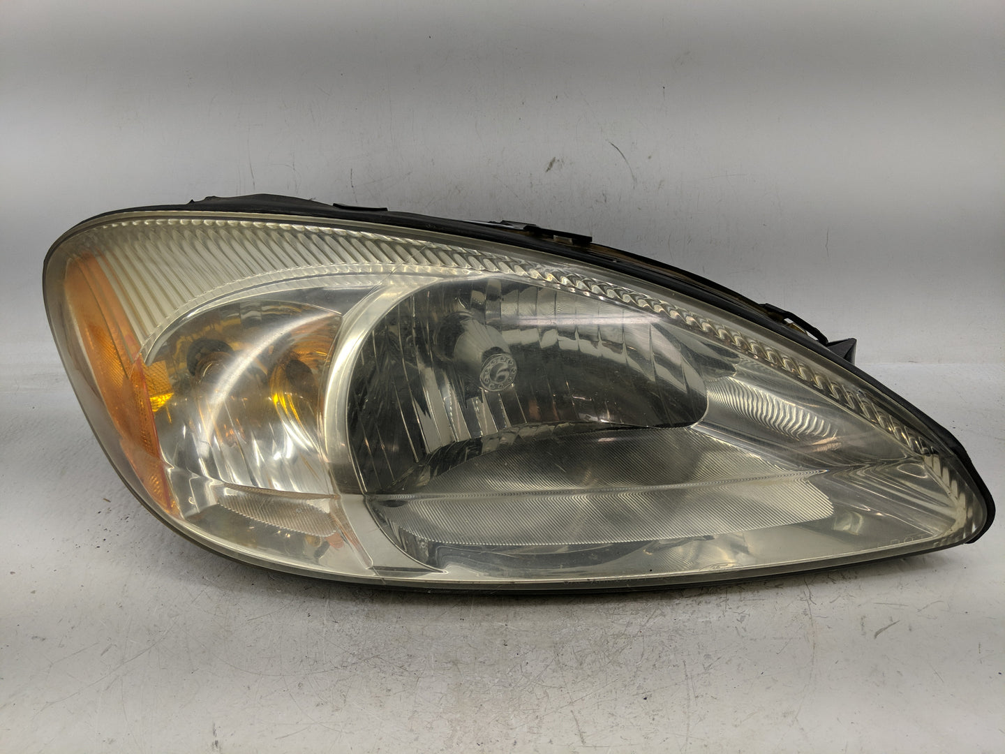 2005 Ford Taurus Passenger Right Oem Head Light Headlight Lamp - Oemusedautoparts1.com