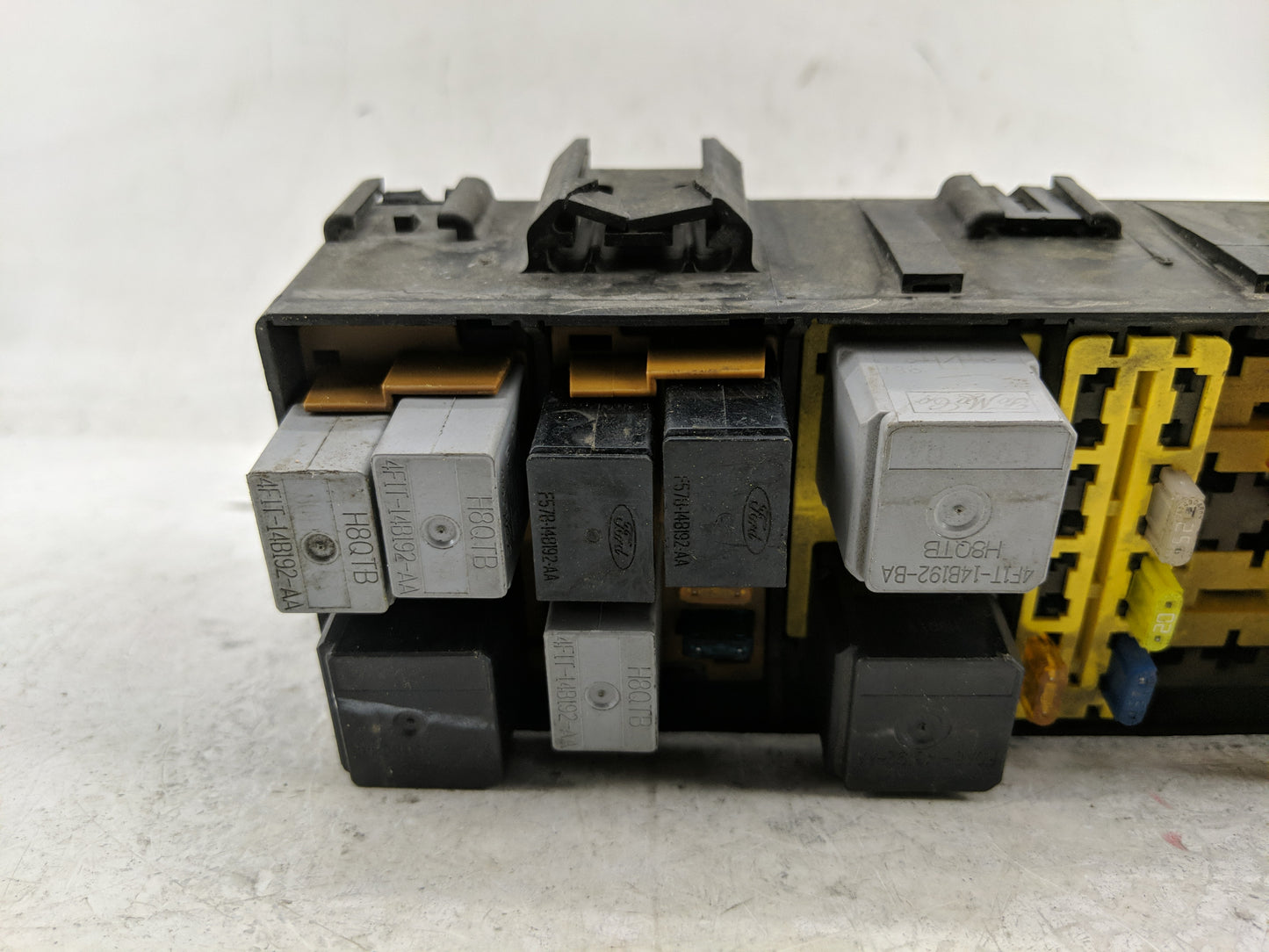 2005-2007 Ford Taurus Fusebox Fuse Box Panel Relay Module Fits Fits 2005 2006 2007 OEM Used Auto Parts - Oemusedautoparts1.c