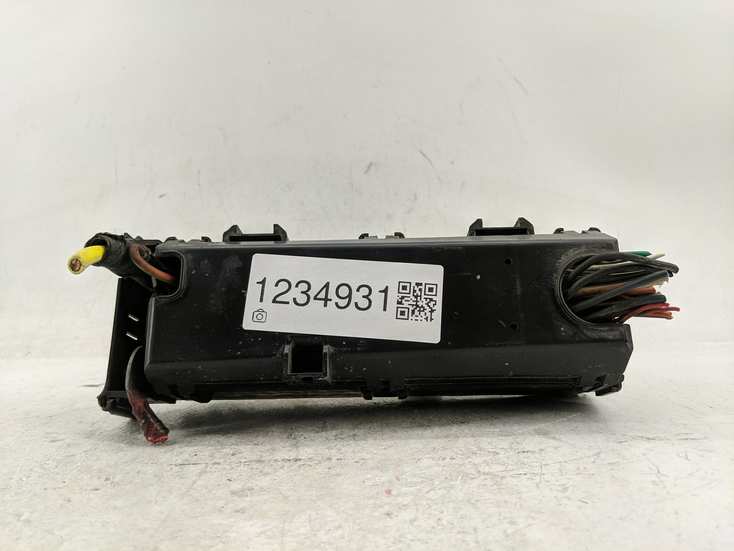 2005-2007 Ford Taurus Fusebox Fuse Box Panel Relay Module Fits Fits 2005 2006 2007 OEM Used Auto Parts - Oemusedautoparts1.c