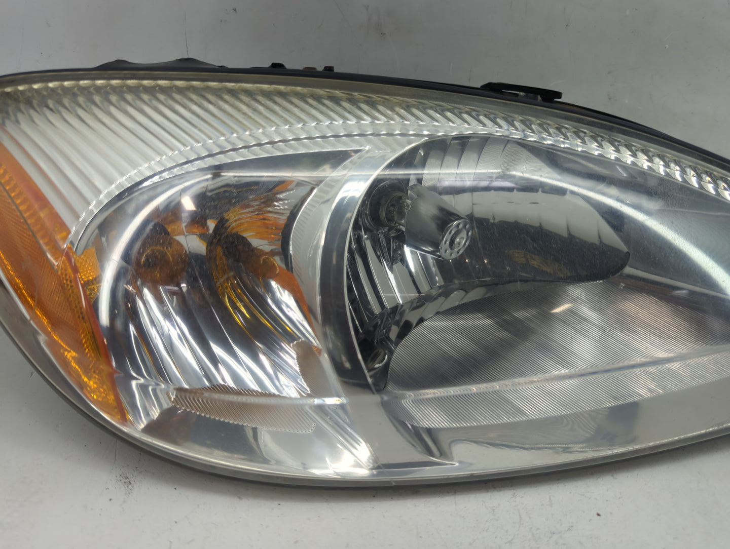 2005 Ford Taurus Passenger Right Oem Head Light Headlight Lamp - Oemusedautoparts1.com