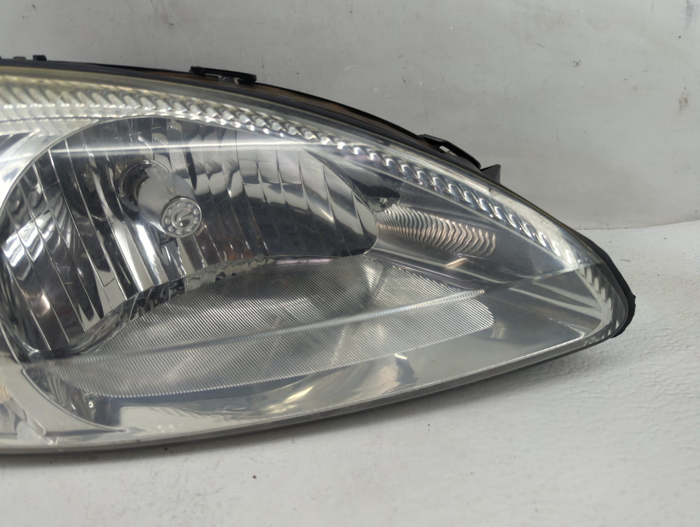 2005 Ford Taurus Passenger Right Oem Head Light Headlight Lamp - Oemusedautoparts1.com