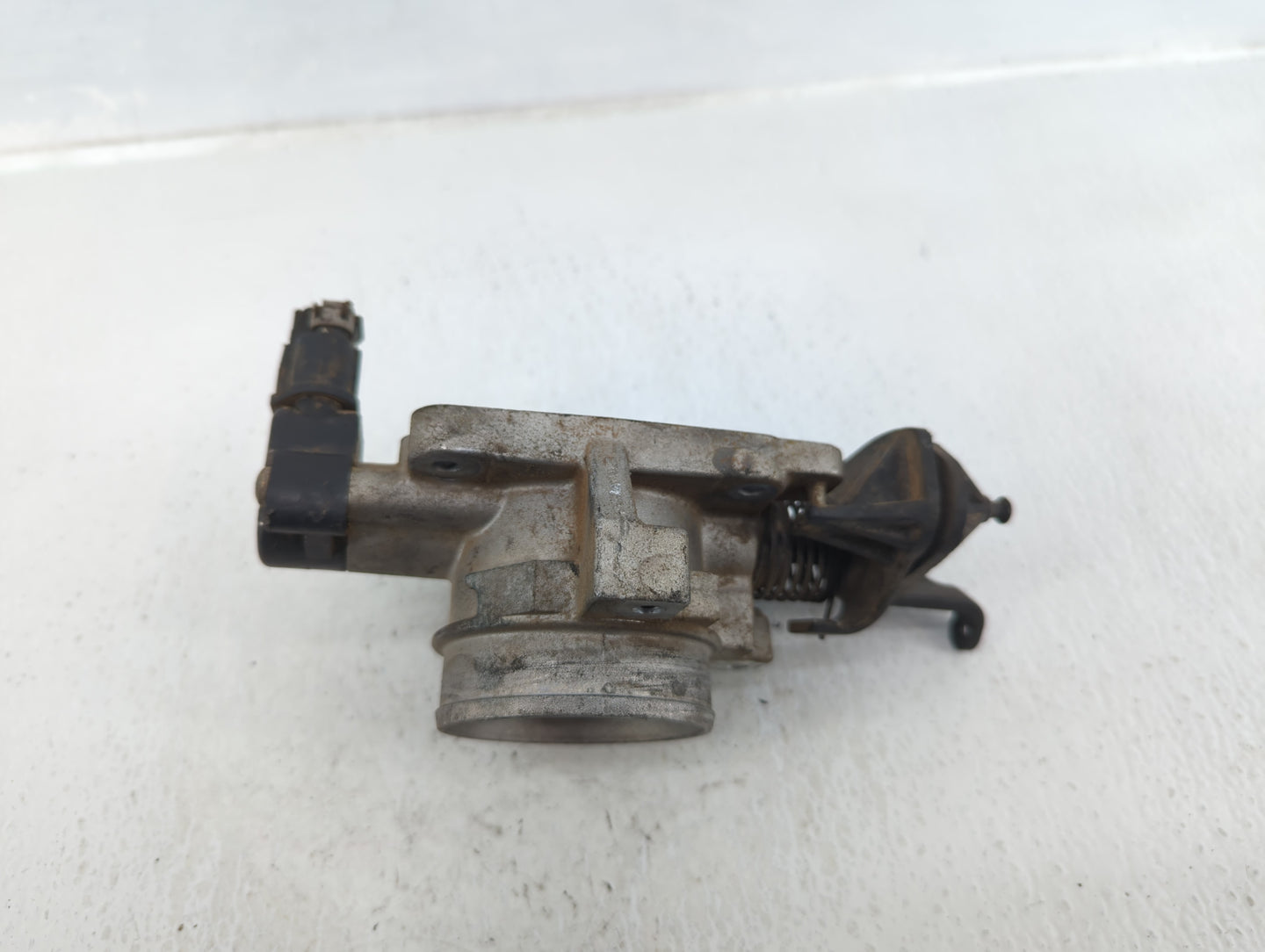2000-2007 Ford Taurus Throttle Body P/N:F5PE 9B989 Fits Fits 2000 2001 2002 2003 2004 2005 2006 2007 OEM Used Auto Parts - O