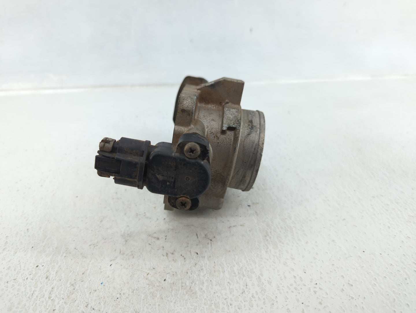 2000-2007 Ford Taurus Throttle Body P/N:F5PE 9B989 Fits Fits 2000 2001 2002 2003 2004 2005 2006 2007 OEM Used Auto Parts - O