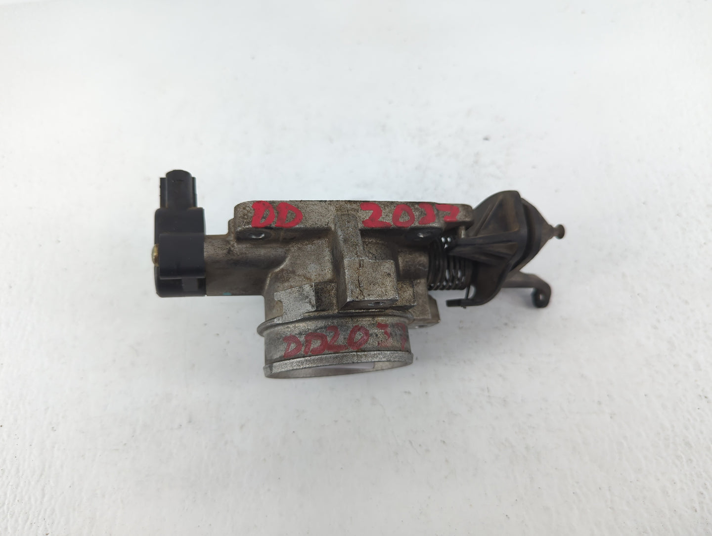 2000-2007 Ford Taurus Throttle Body P/N:F5RF 9B989 Fits Fits 2000 2001 2002 2003 2004 2005 2006 2007 OEM Used Auto Parts - O