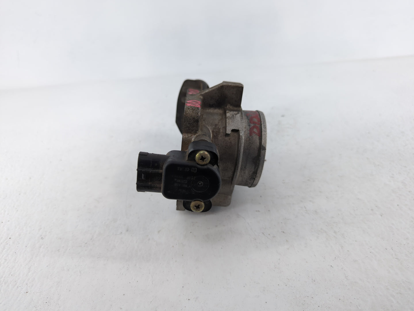 2000-2007 Ford Taurus Throttle Body P/N:F5RF 9B989 Fits Fits 2000 2001 2002 2003 2004 2005 2006 2007 OEM Used Auto Parts - O