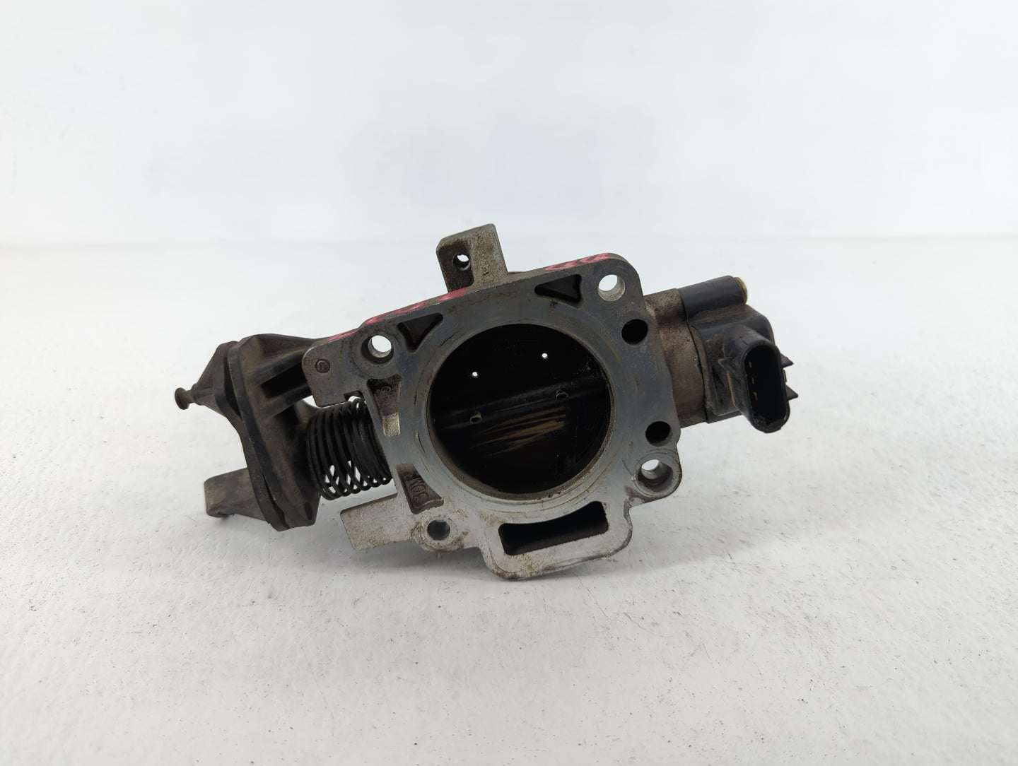 2000-2007 Ford Taurus Throttle Body P/N:F5RF 9B989 Fits Fits 2000 2001 2002 2003 2004 2005 2006 2007 OEM Used Auto Parts - O