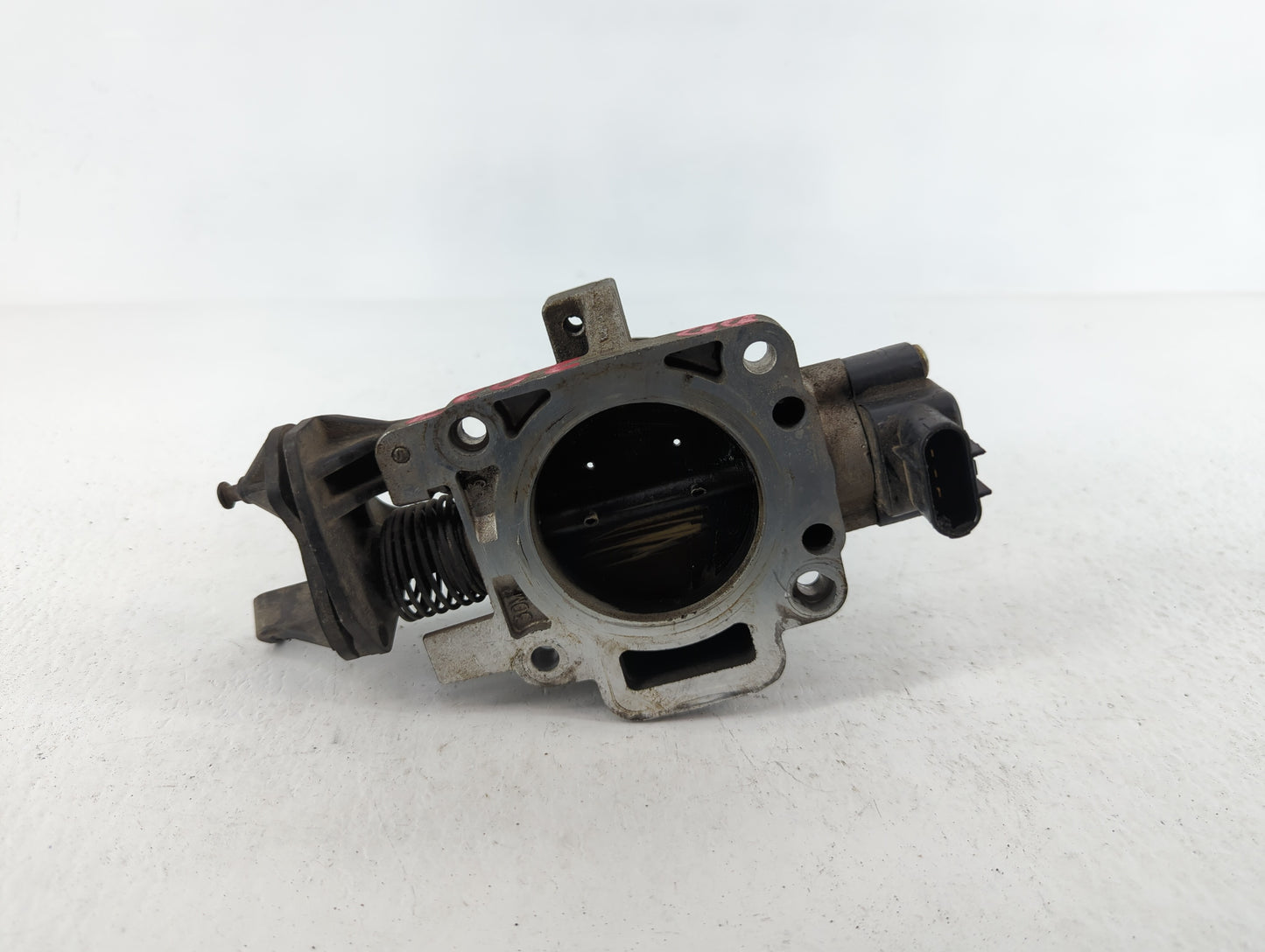 2000-2007 Ford Taurus Throttle Body P/N:F5RF 9B989 Fits Fits 2000 2001 2002 2003 2004 2005 2006 2007 OEM Used Auto Parts - O