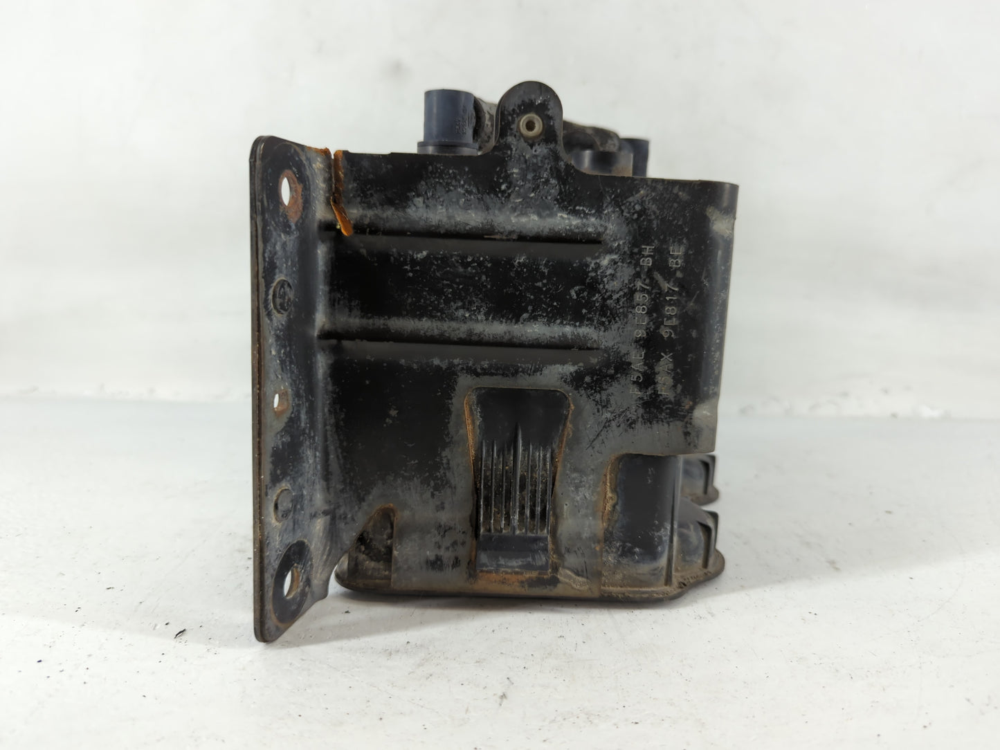 2005 Ford Thunderbird Fuel Vapor Charcoal Canister - Oemusedautoparts1.com