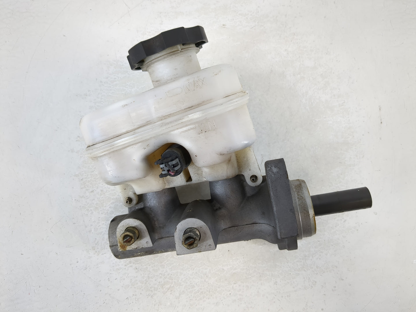 2004-2008 Gmc Canyon Brake Master Cylinder 1105130 - Oemusedautoparts1.com