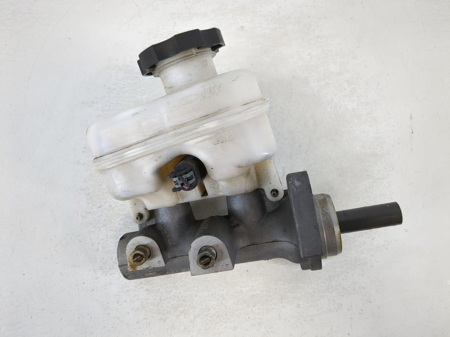 2004-2008 Gmc Canyon Brake Master Cylinder 1105130 - Oemusedautoparts1.com