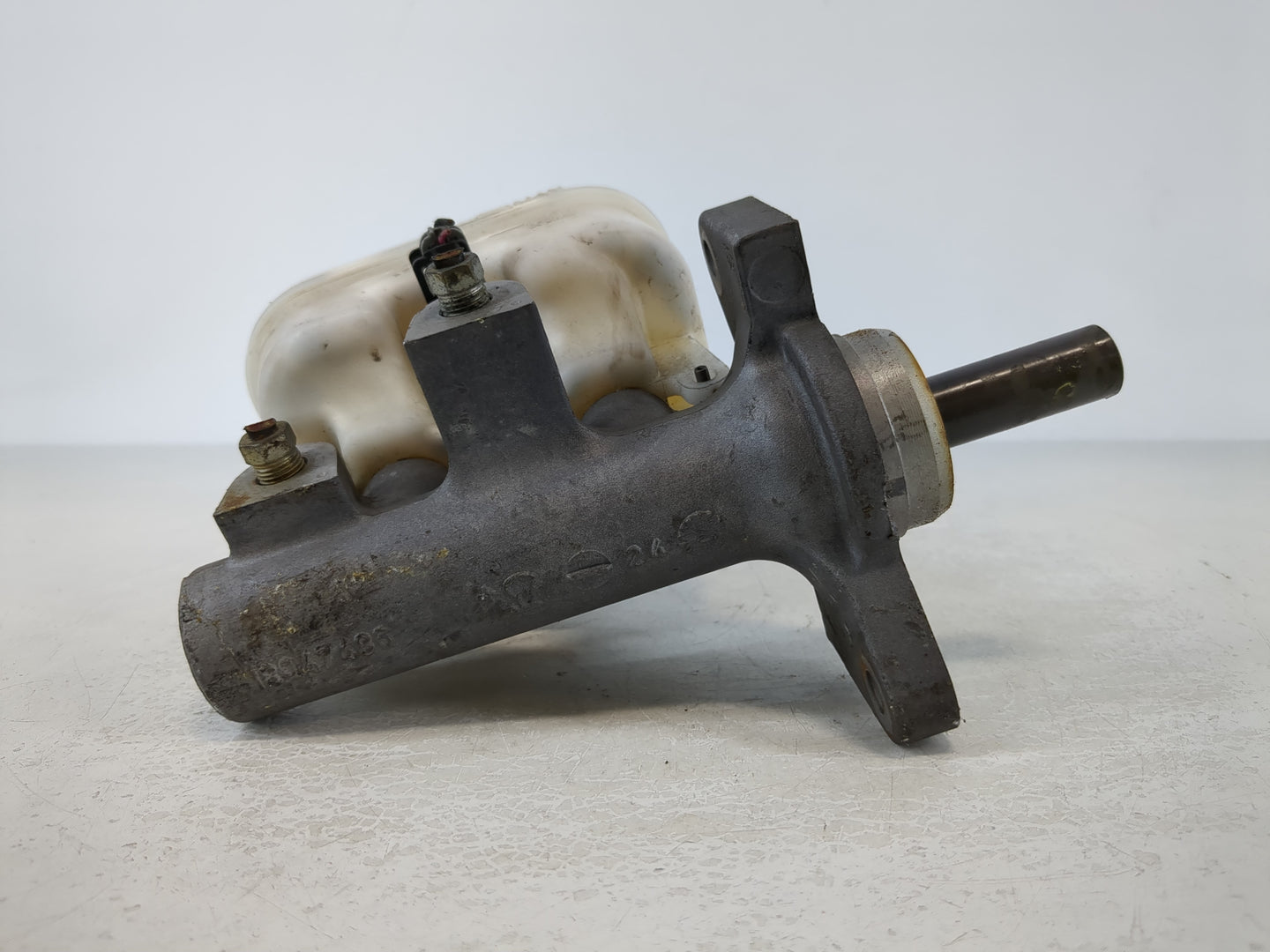 2004-2008 Gmc Canyon Brake Master Cylinder 1105130 - Oemusedautoparts1.com