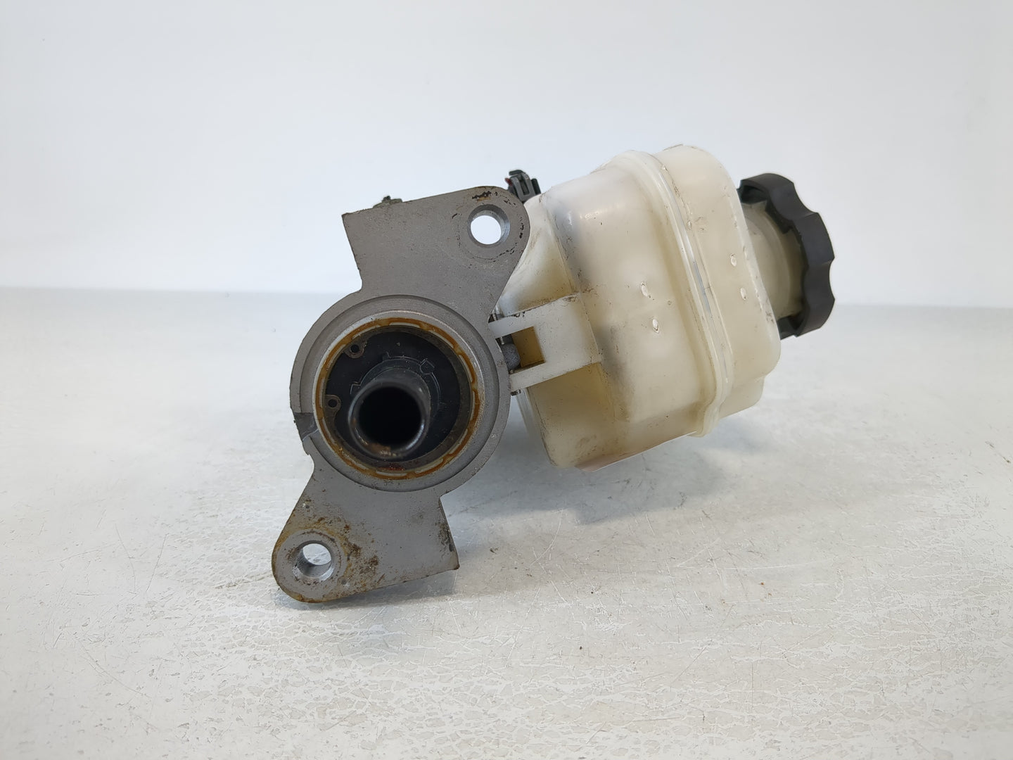 2004-2008 Gmc Canyon Brake Master Cylinder 1105130 - Oemusedautoparts1.com