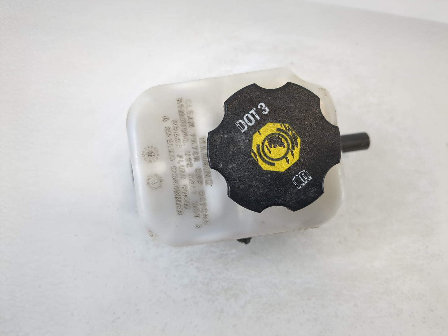 2004-2008 Gmc Canyon Brake Master Cylinder 1105130 - Oemusedautoparts1.com