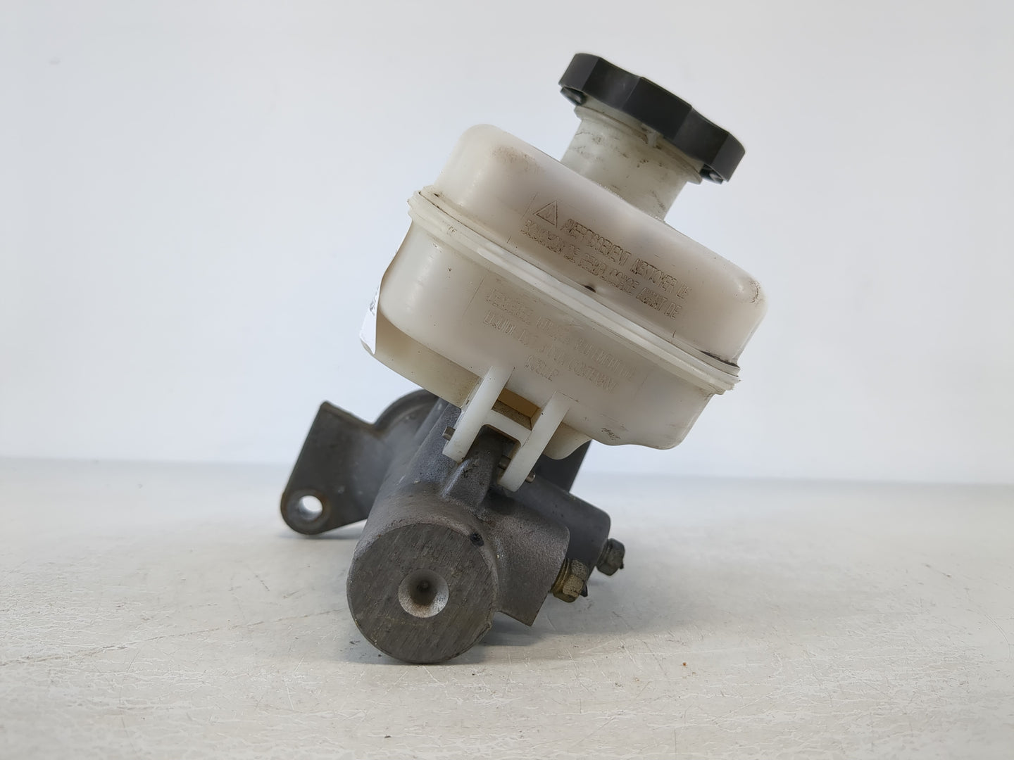 2004-2008 Gmc Canyon Brake Master Cylinder 1105130 - Oemusedautoparts1.com