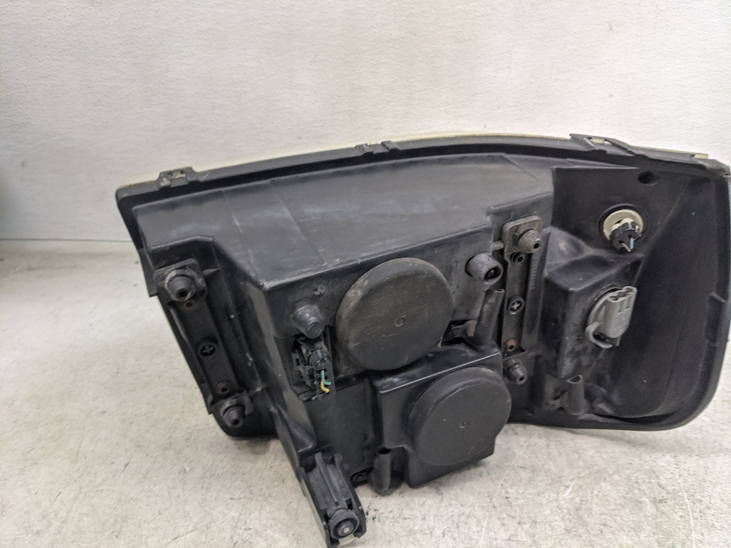 2002-2009 Gmc Envoy Driver Left Oem Head Light Headlight Lamp 1139042 - Oemusedautoparts1.com