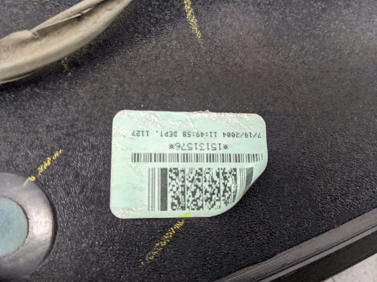 2002-2009 Gmc Envoy Tail Light Assembly Driver Left OEM Fits Fits 2002 2003 2004 2005 2006 2007 2008 2009 OEM Used Auto Part