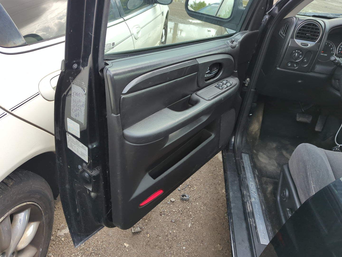 2005 Gmc Envoy Front Left Driver Interior Door Panel Trim - Oemusedautoparts1.com