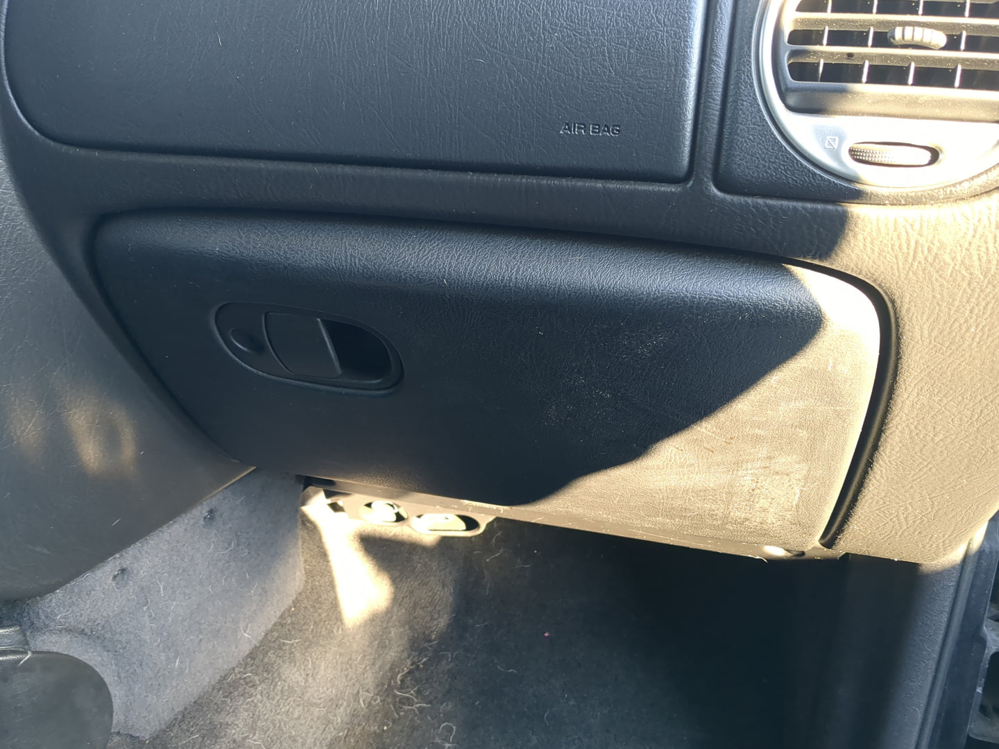 2005 Gmc Envoy Passenger Glove Box Door Storage Compartment - Oemusedautoparts1.com