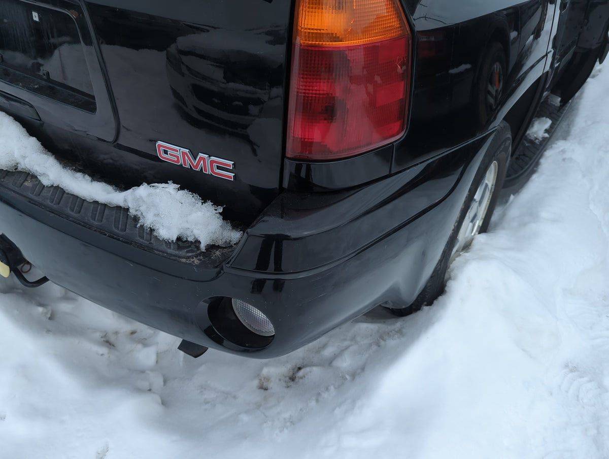 2002-2009 Gmc Envoy Rear Bumper Assembly Oem 1362403 - Oemusedautoparts1.com
