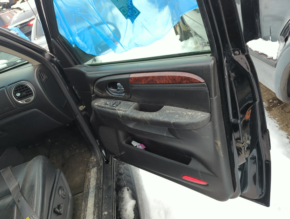 2005 Gmc Envoy Front Right Passenger Interior Door Panel Trim 1362436 - Oemusedautoparts1.com