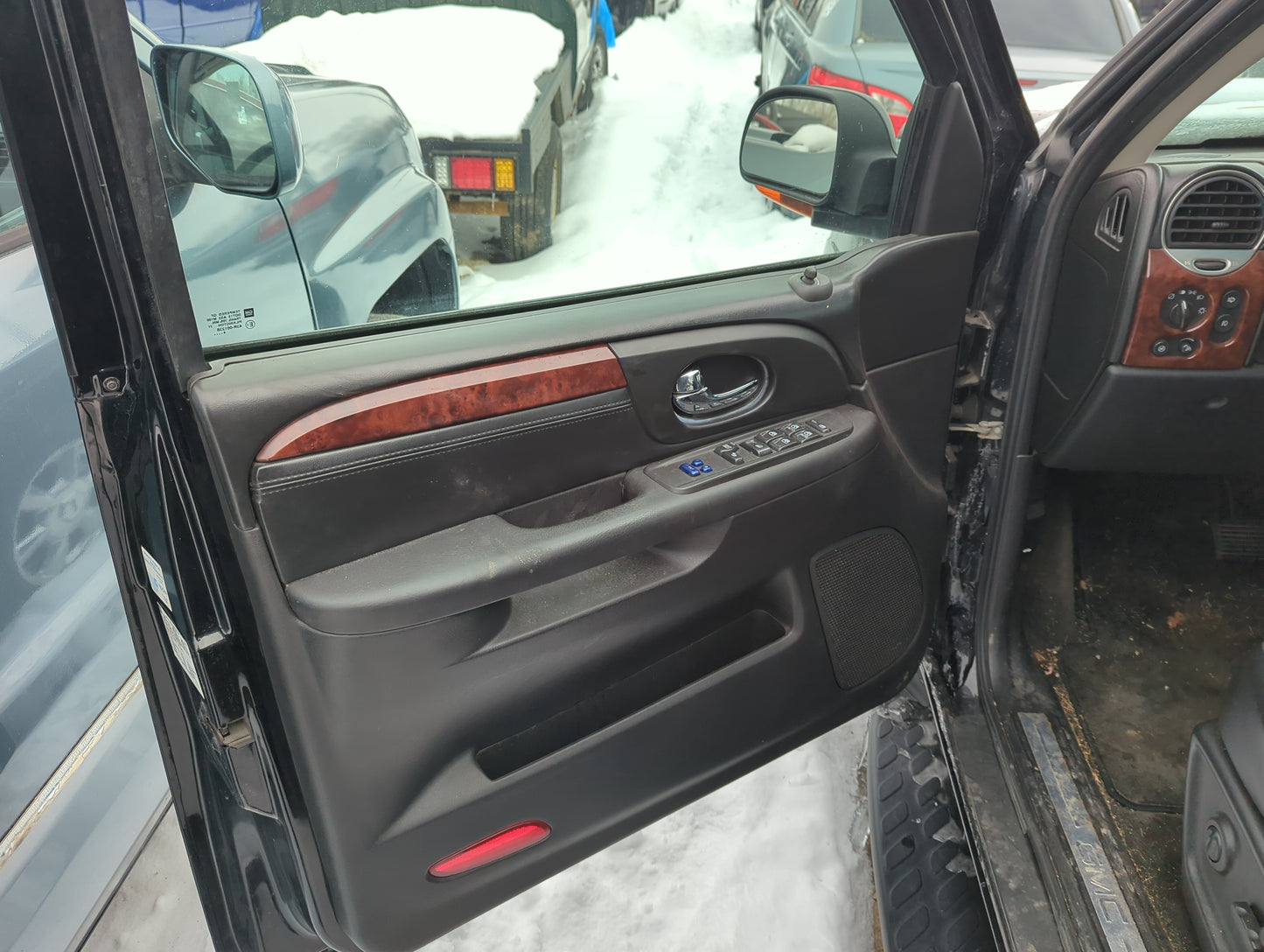 2005 Gmc Envoy Front Left Driver Interior Door Panel Trim - Oemusedautoparts1.com