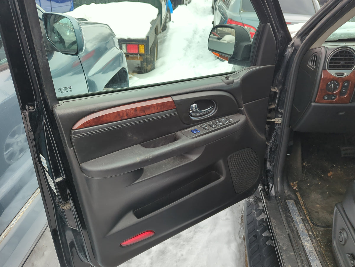 2005 Gmc Envoy Front Left Driver Interior Door Panel Trim 1362438 - Oemusedautoparts1.com