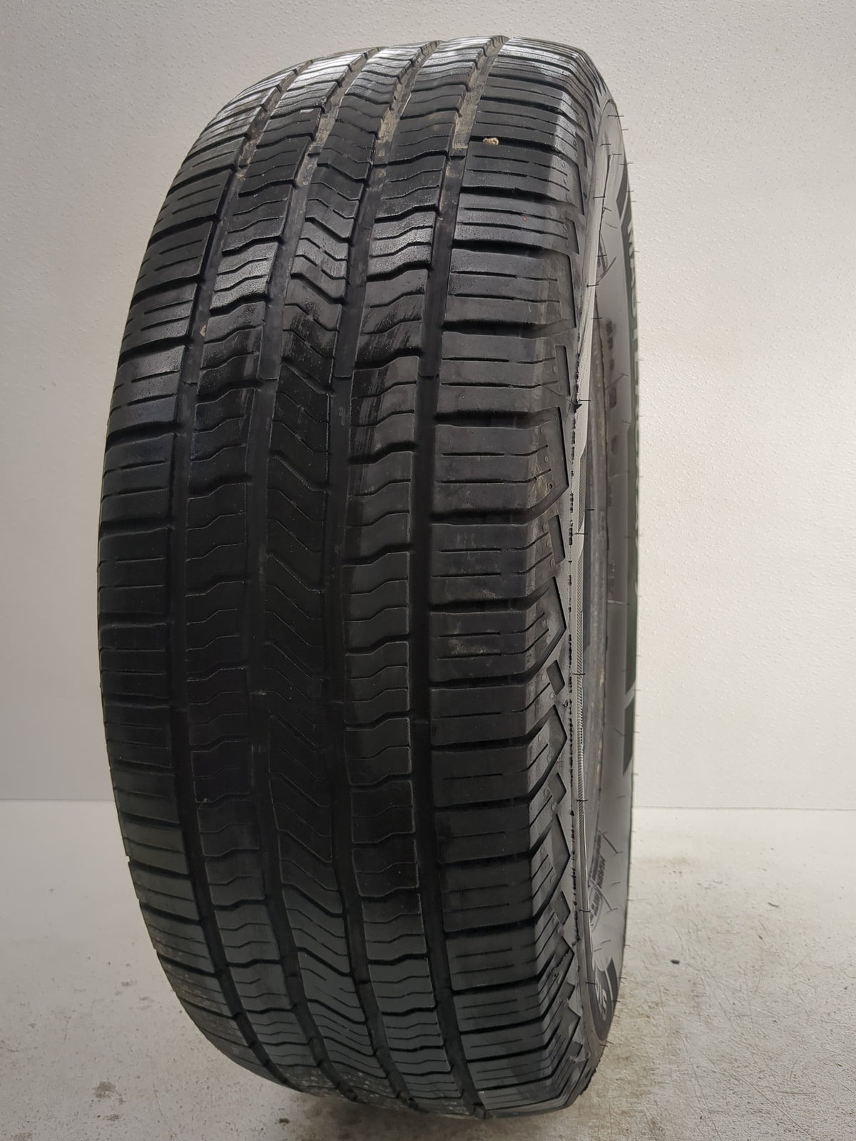 Used Tire 245/65R17 MASTERCRAFT STRATUS AS 107T - Tread Depth 6/32 - Oemusedautoparts1.com
