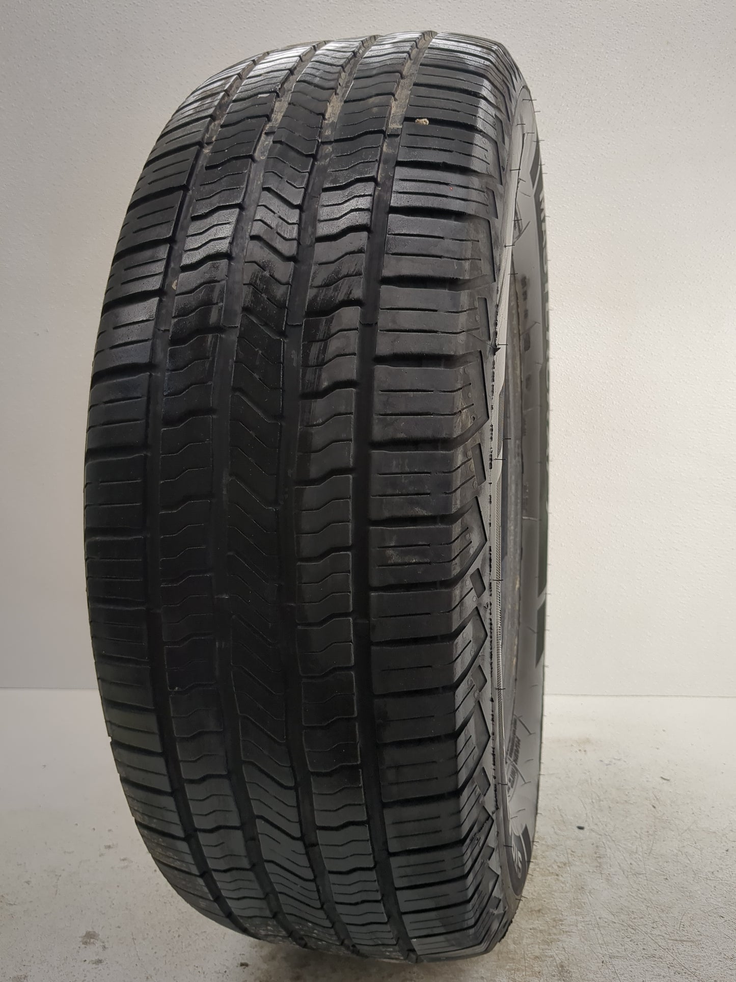 Used Tire 245/65R17 MASTERCRAFT STRATUS AS 107T - Tread Depth 6/32 - Oemusedautoparts1.com