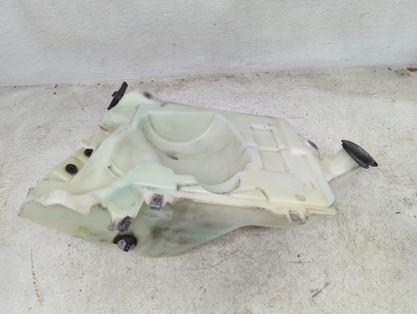 2005-2009 Gmc Envoy Windshield Washer Fluid Reservoir Bottle Oem - Oemusedautoparts1.com