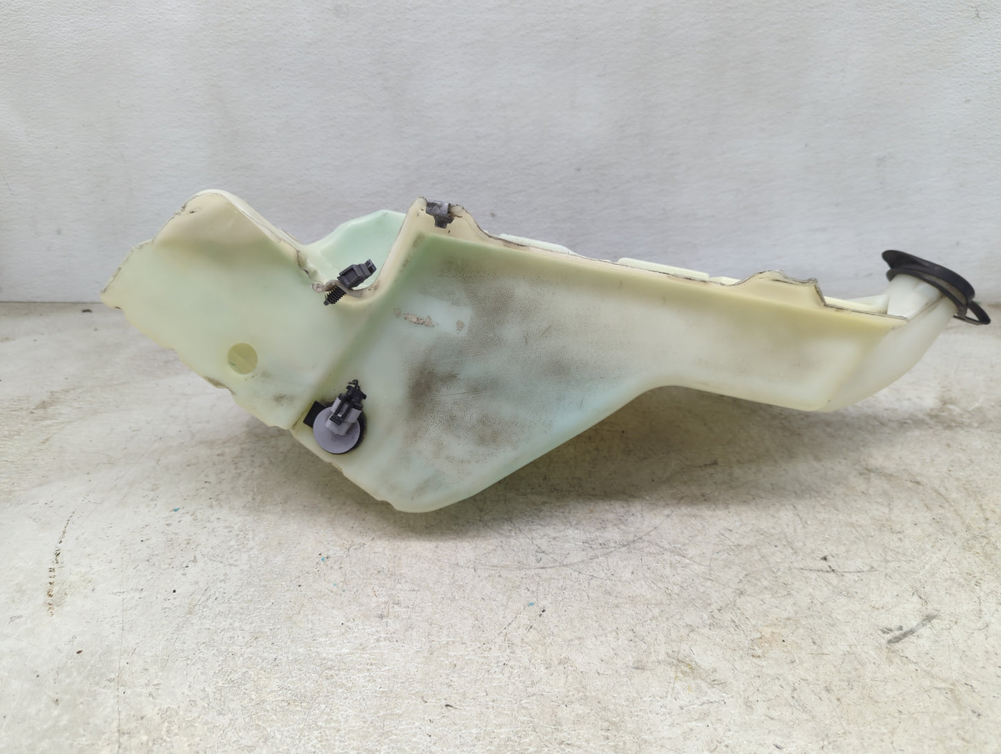 2005-2009 Gmc Envoy Windshield Washer Fluid Reservoir Bottle Oem - Oemusedautoparts1.com