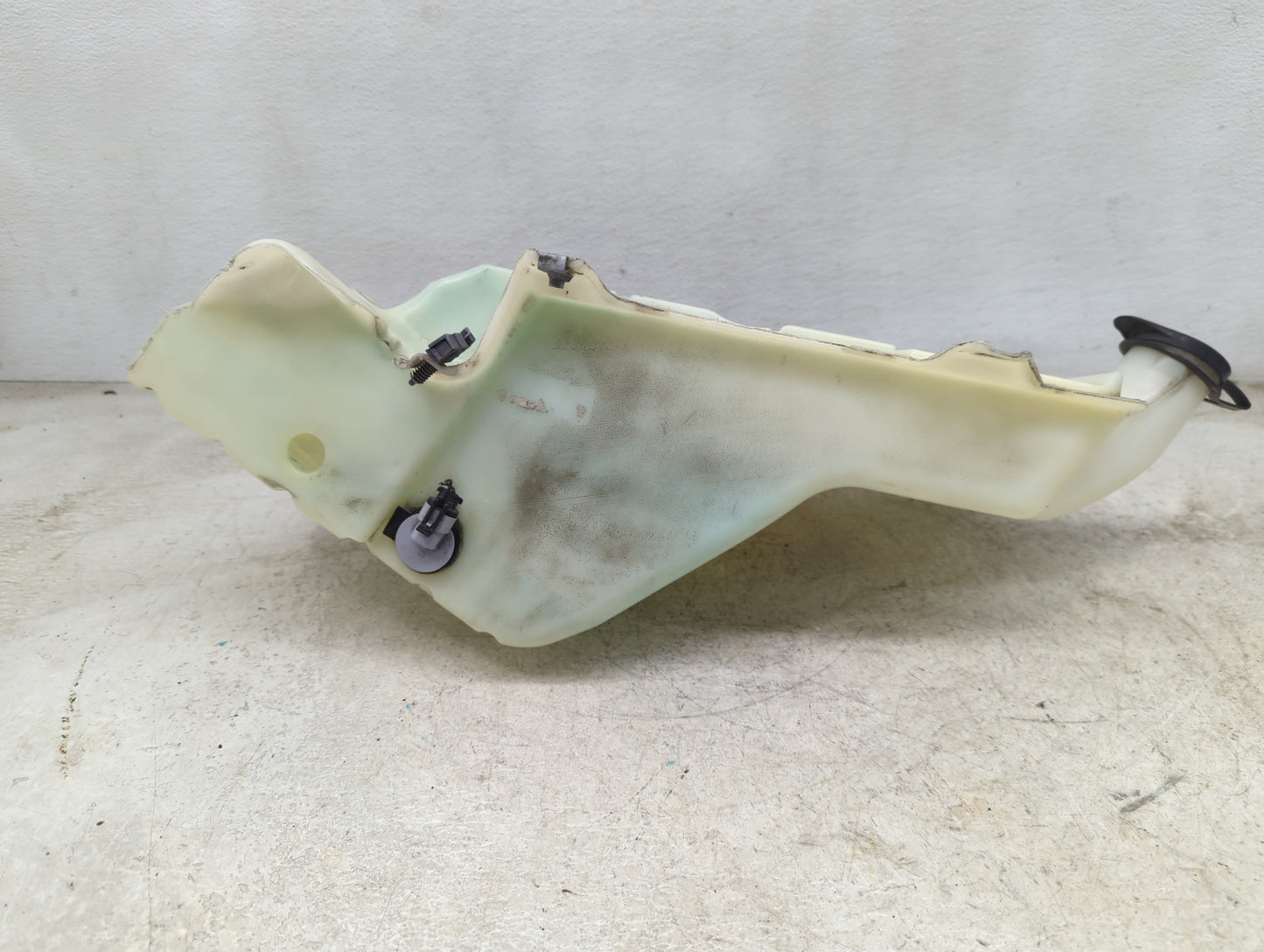 2005-2009 Gmc Envoy Windshield Washer Fluid Reservoir Bottle Oem - Oemusedautoparts1.com