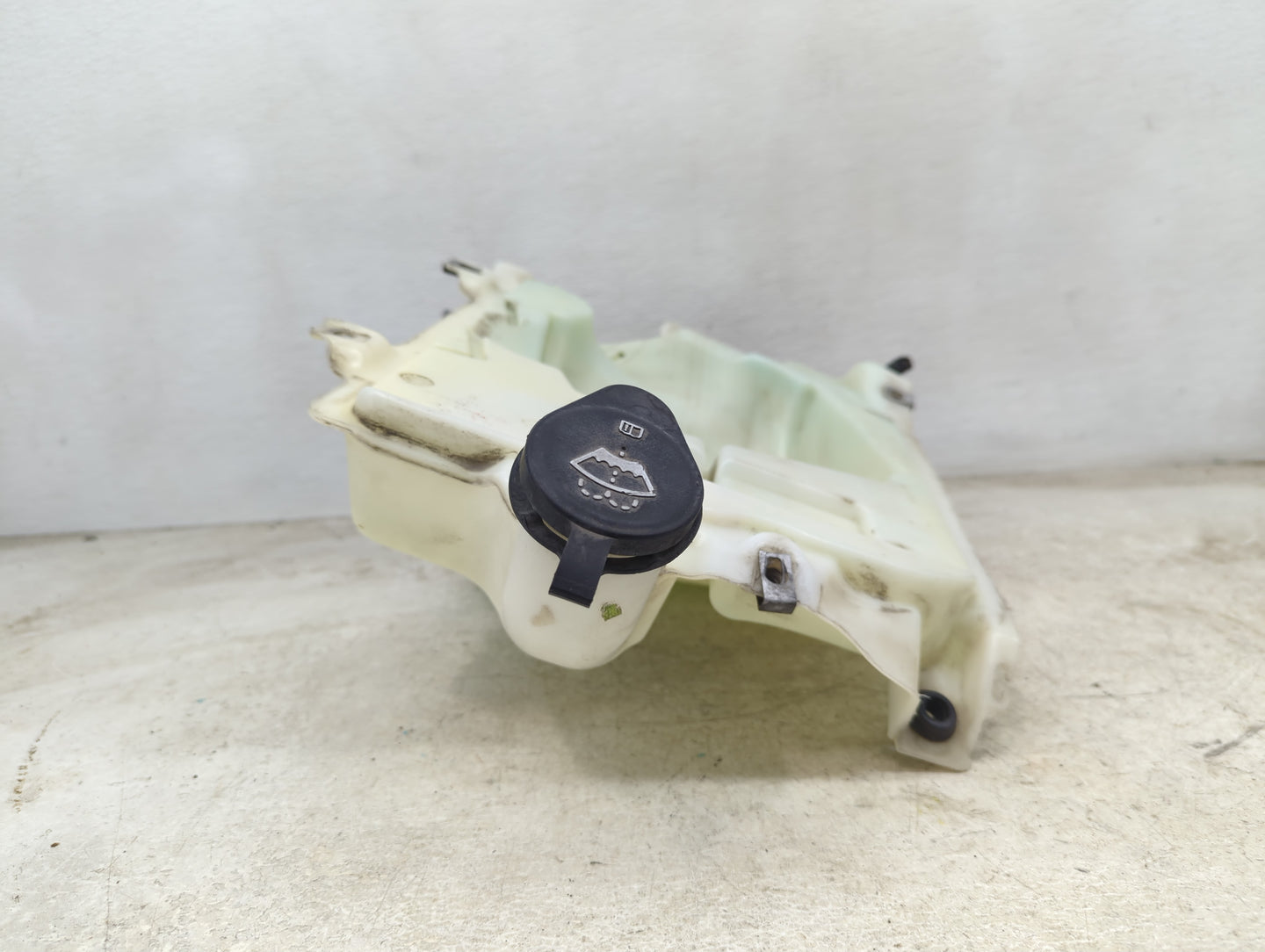 2005-2009 Gmc Envoy Windshield Washer Fluid Reservoir Bottle Oem - Oemusedautoparts1.com