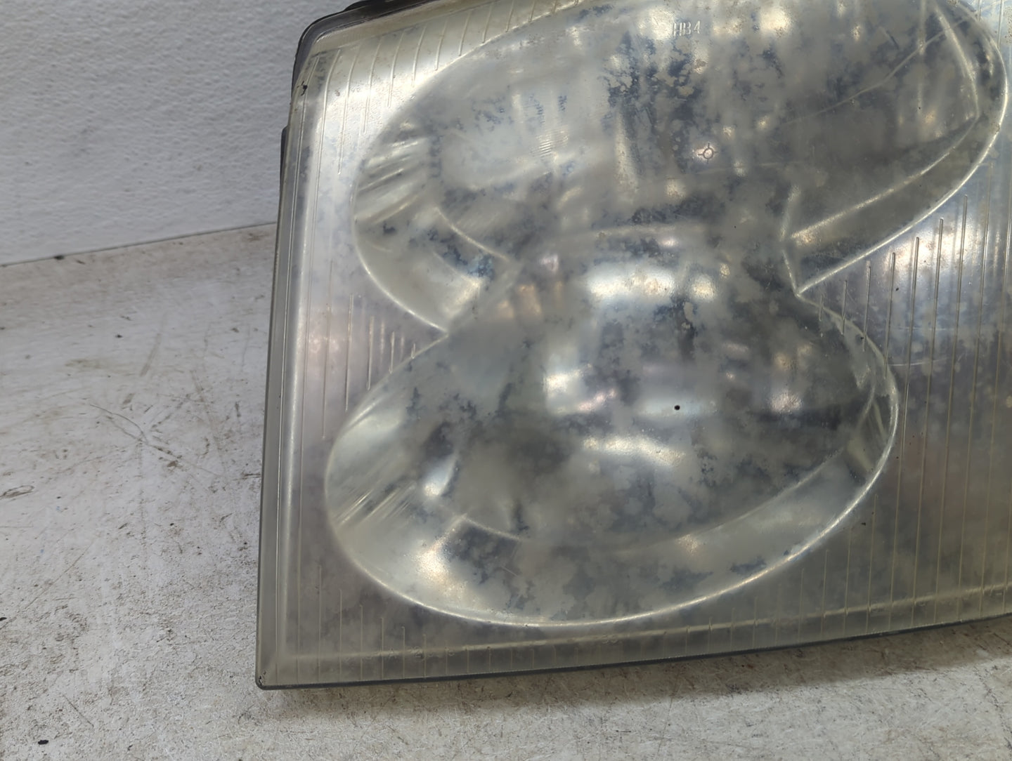 2002-2009 Gmc Envoy Driver Left Oem Head Light Headlight Lamp - Oemusedautoparts1.com